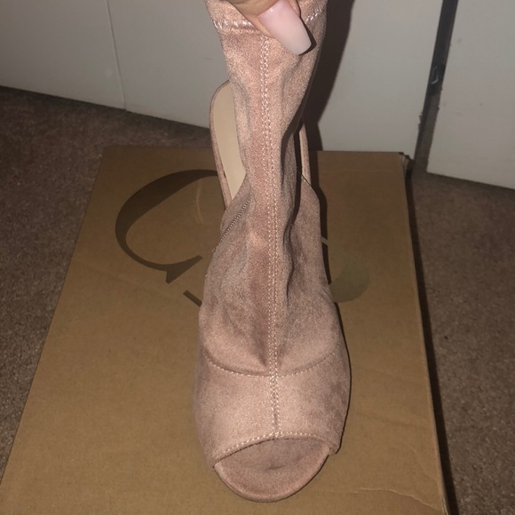 Heels - Picture 2 of 5